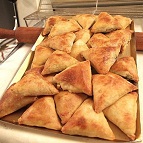 Τριγωνακια μίνι με χωριατικο φυλλο